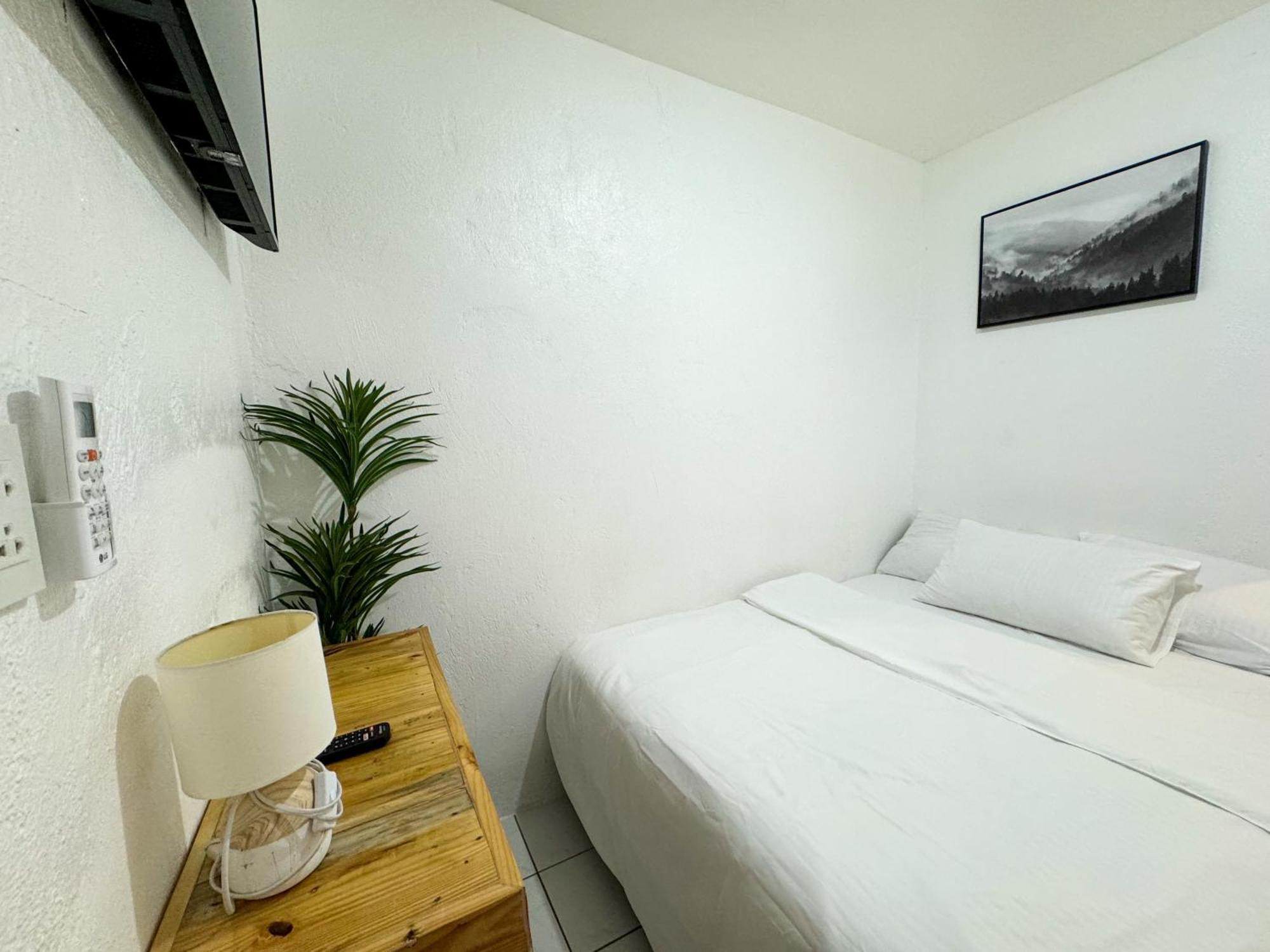 West Coast Beach House Cebu Exterior foto